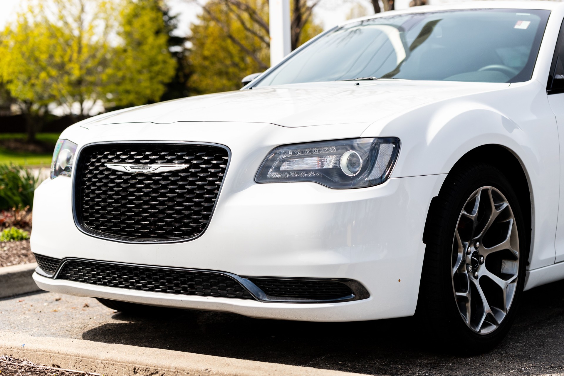 A white 2018 Chrysler 300.